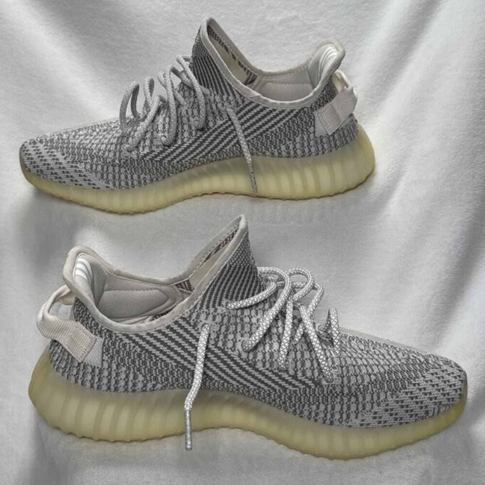 Yeezy Boost 350 V2 “Static Non-Reflective” | EF2905 | 11M | OG All - Picture 2 of 8